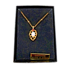 Vintage Van Doran Genuine Ruby Opal Pendant Necklace Gold Tone Nugget 18"